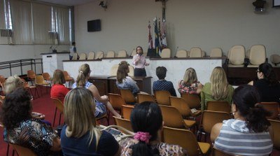 Escola do Legislativo presta homenagem às mulheres