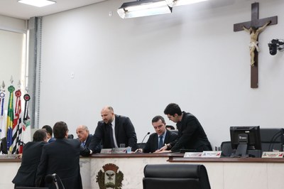 Vereadores aprovam criação de oito cargos para a Educação