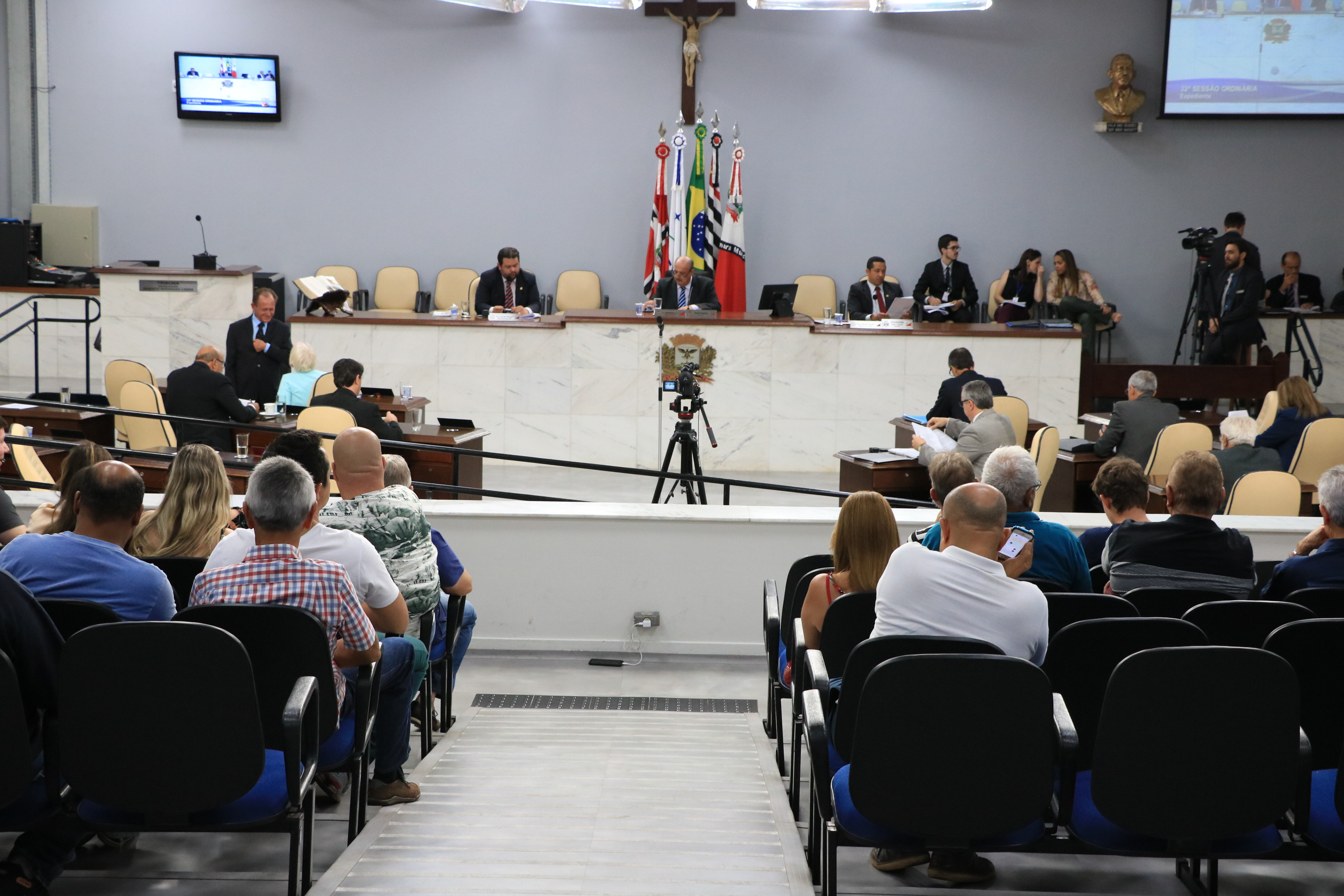 33ª sessão ordinária traz nove projetos na pauta
