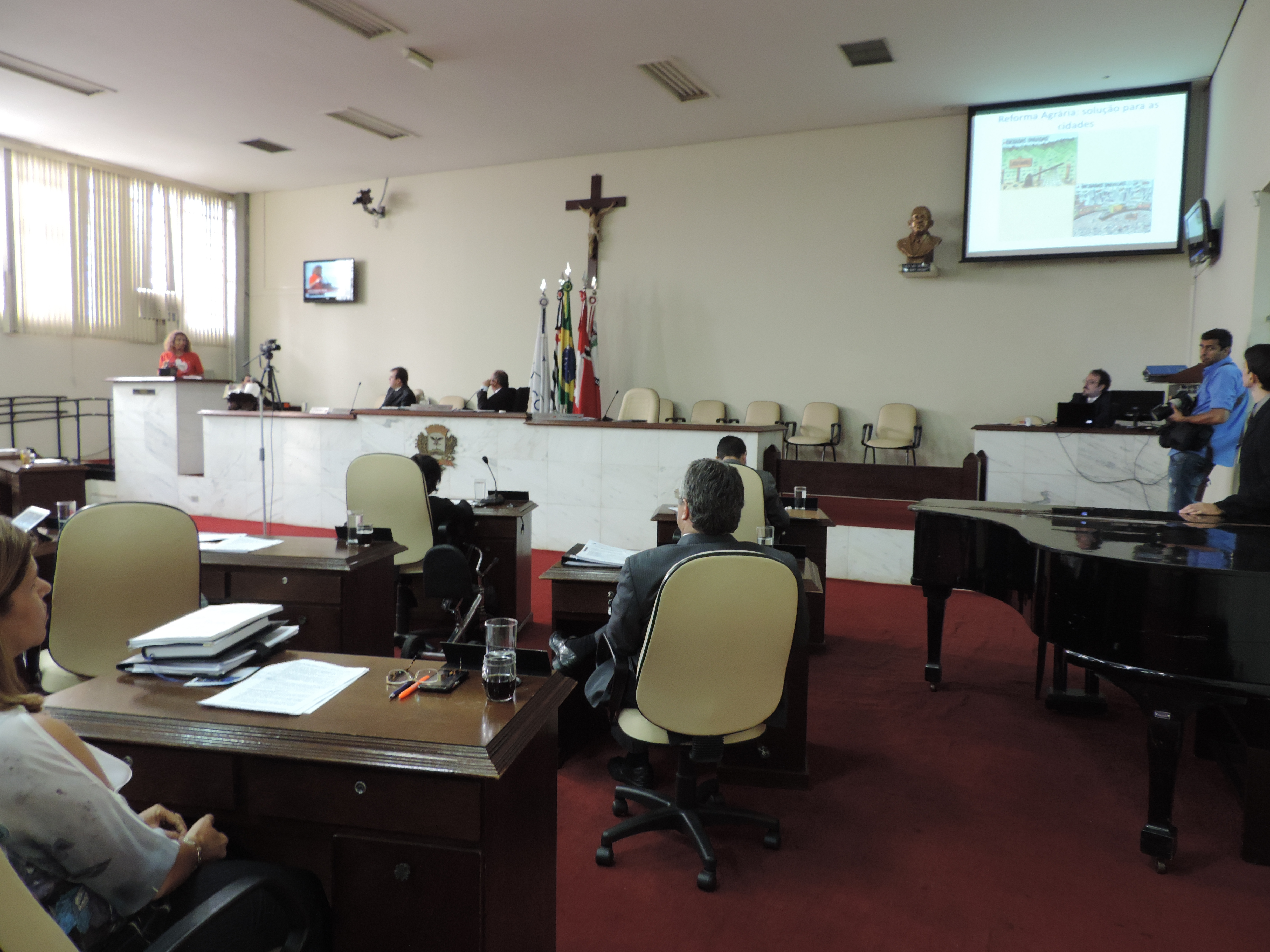38ª sessão aprova 12 proposituras