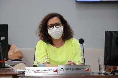 Secretária de Educação, Fabiana Zanquetta, falou sobre novos horários de entrada e saída nas escolas Secretária responde sobre alteração dos horários de aula