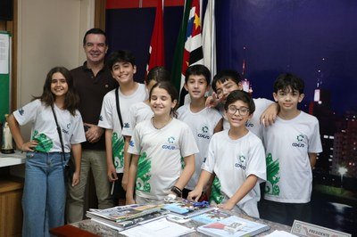 Alunos do colégio Coeso visitam a Câmara de Rio Preto