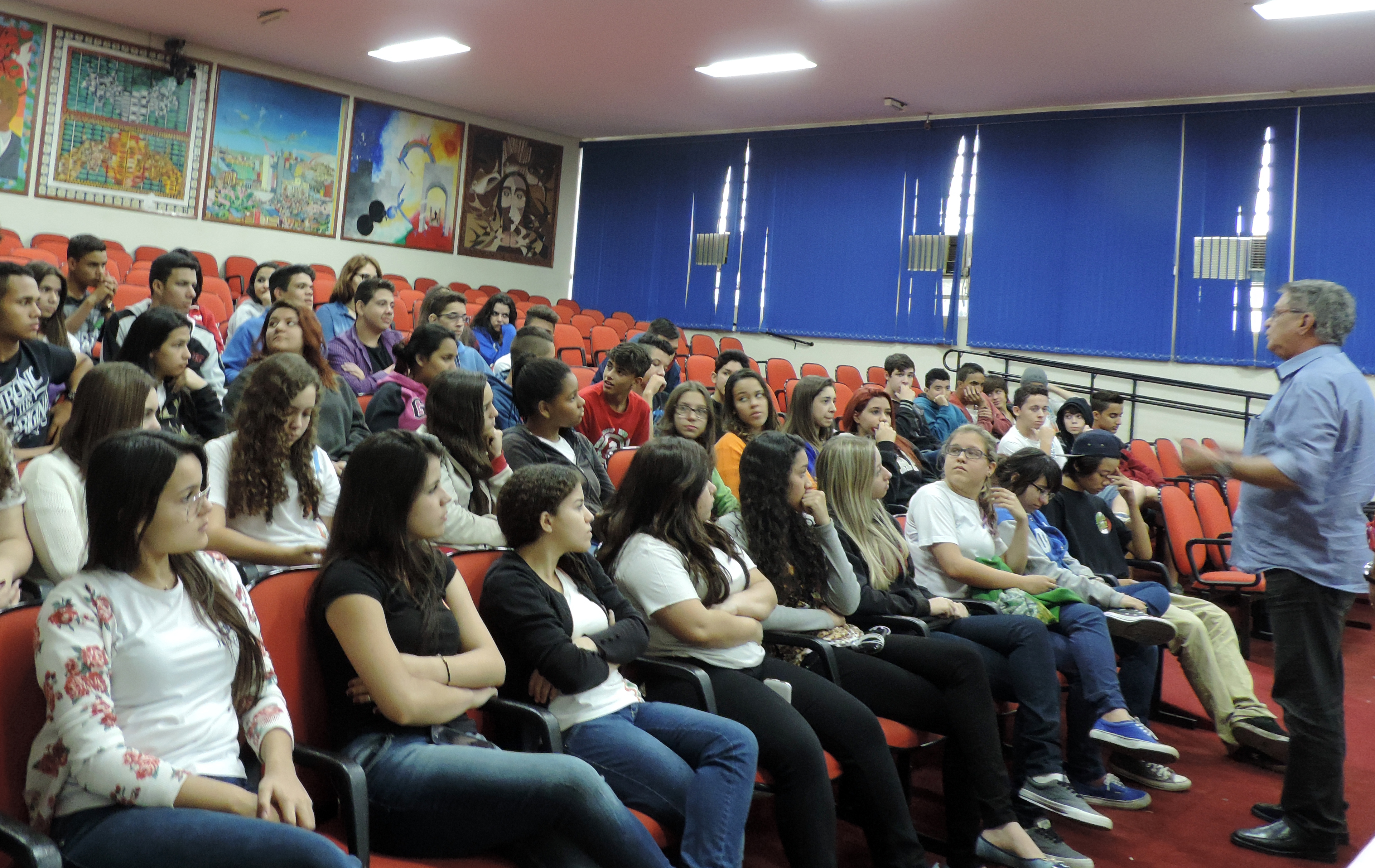 Alunos do ensino médio visitam Câmara Municipal 