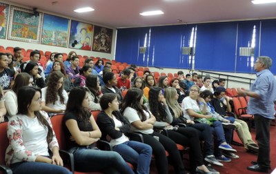 Alunos do ensino médio visitam Câmara Municipal 