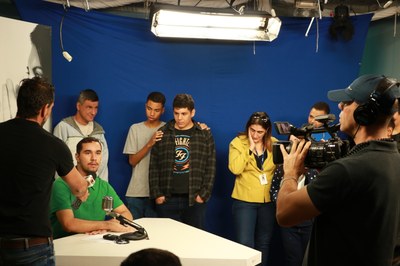 Alunos do Senac visitam Câmara e conhecem estúdio da TV