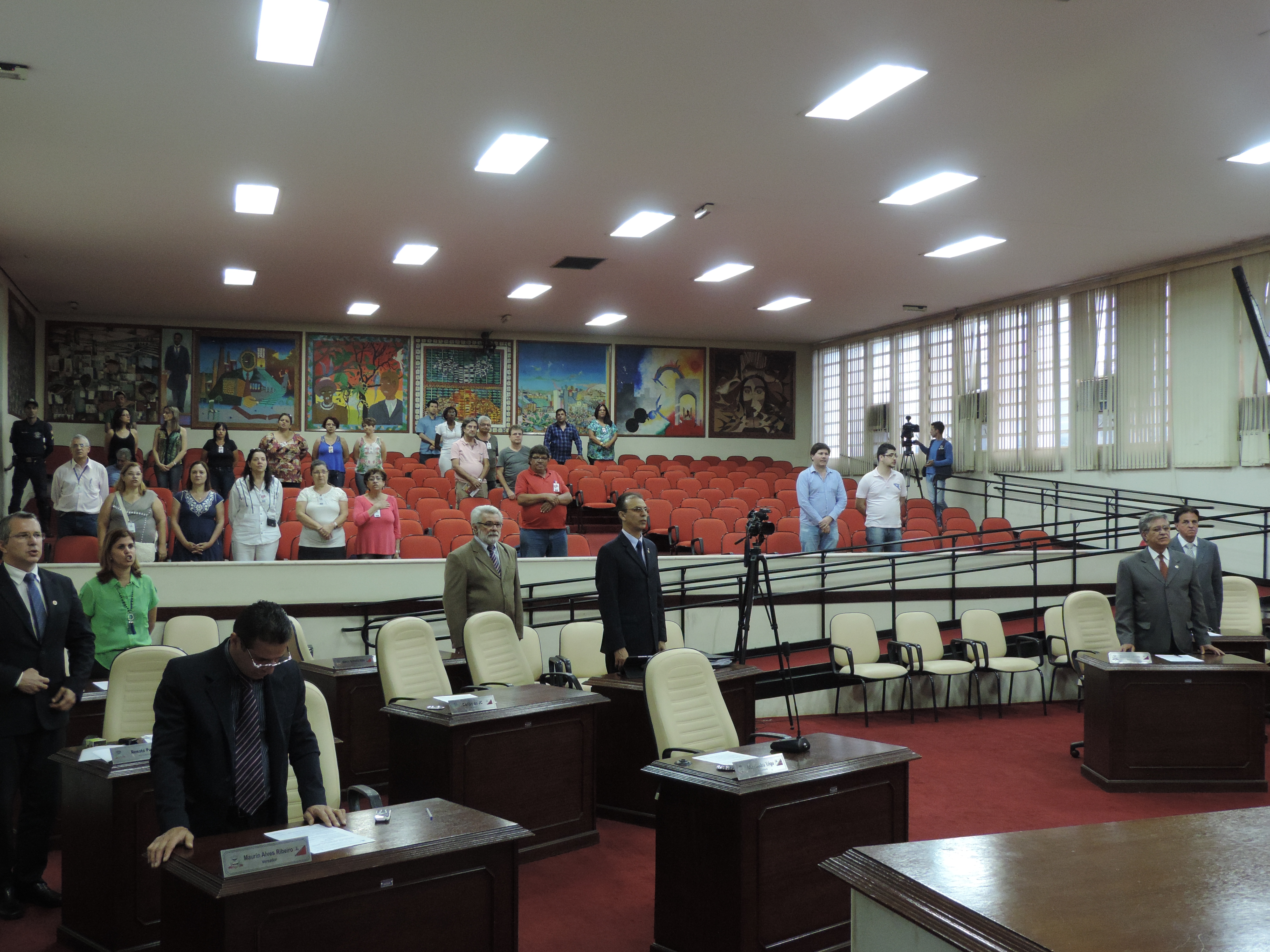 Aprovado projeto que estabelece atribuições de cargos da Prefeitura