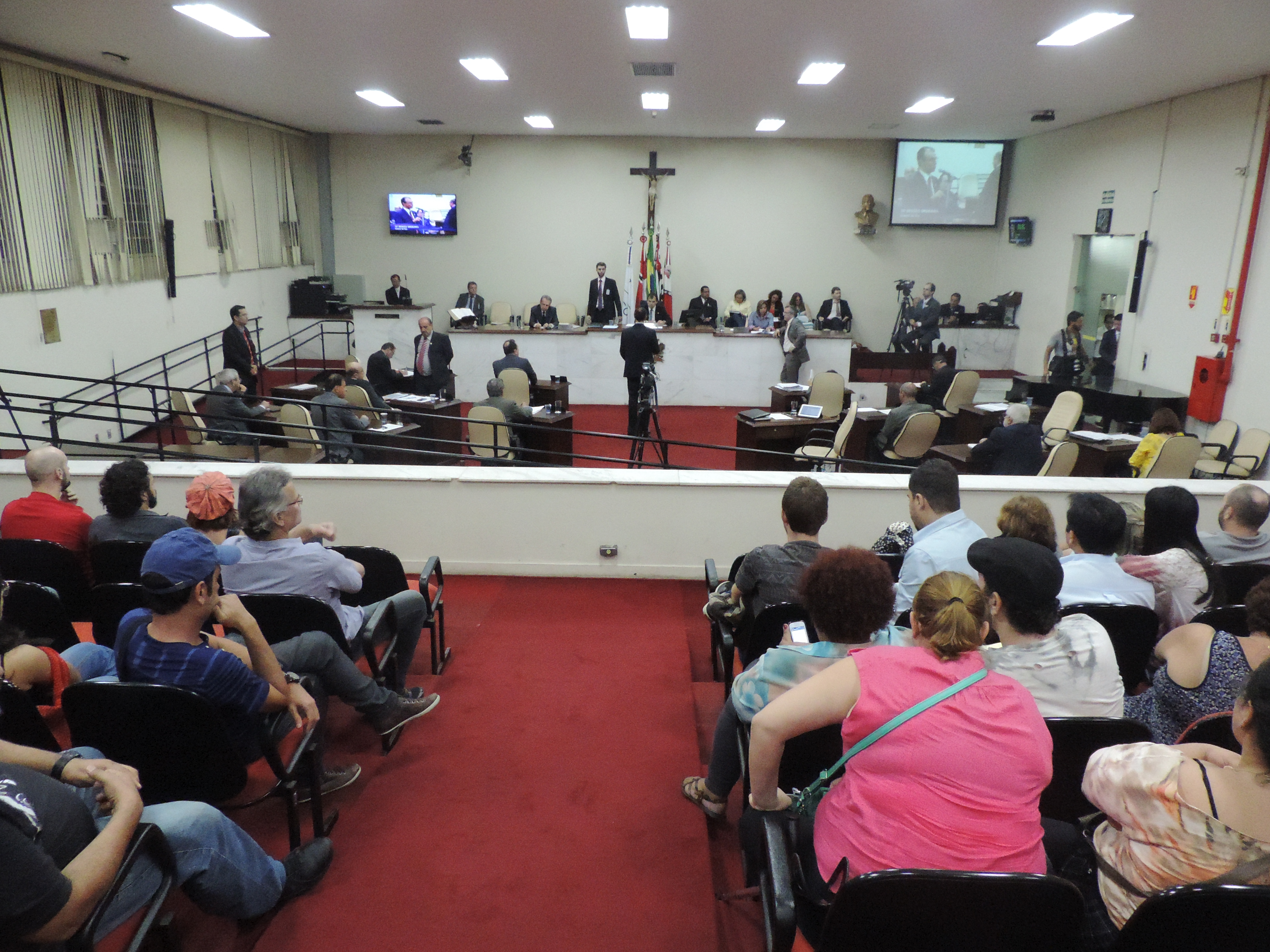Audiência discute segurança em estabelecimentos bancários