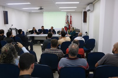 Audiência pública reúne lojistas de veículos e Procon
