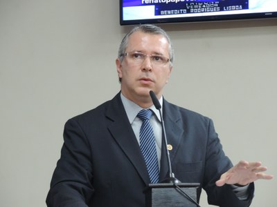 Câmara analisa dois vetos e cinco projetos