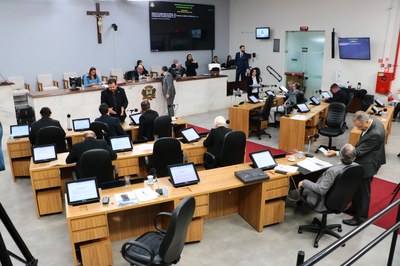 Câmara analisa projeto que autoriza sepultamento de pets em cemitérios 