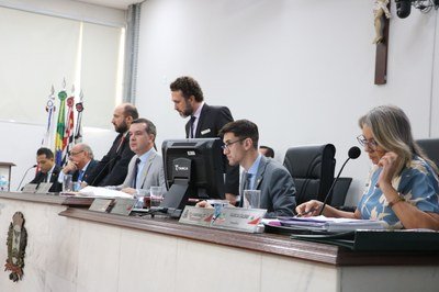 Câmara analisa projeto que cria oito cargos na rede municipal de ensino
