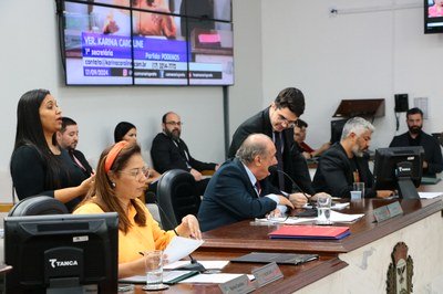 Câmara analisa projeto que proíbe tráfego de veículos pesados no centro de Schmitt