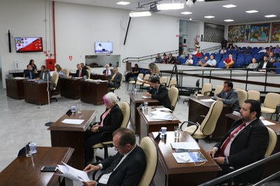 Câmara analisa projetos relativos a servidores, creches e Uber