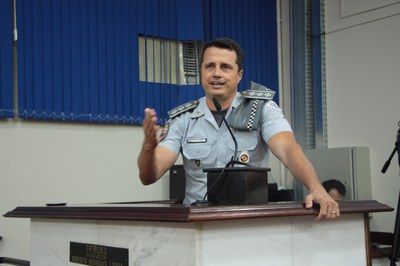 Câmara aprova honrarias a padre, professor e capitão