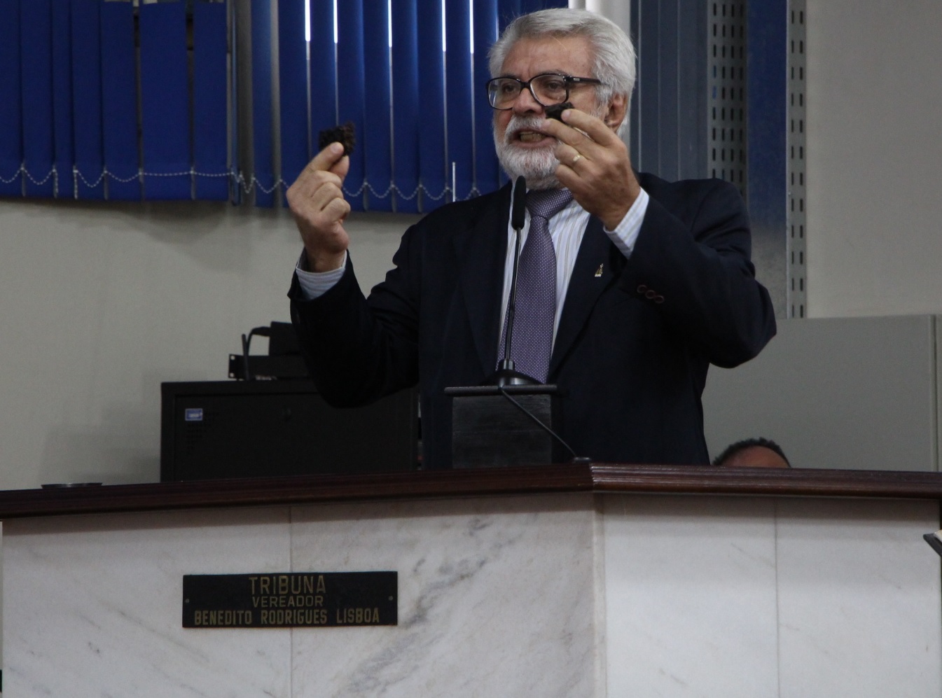 Câmara aprova legalidade de projeto que proíbe venda de gás de buzina