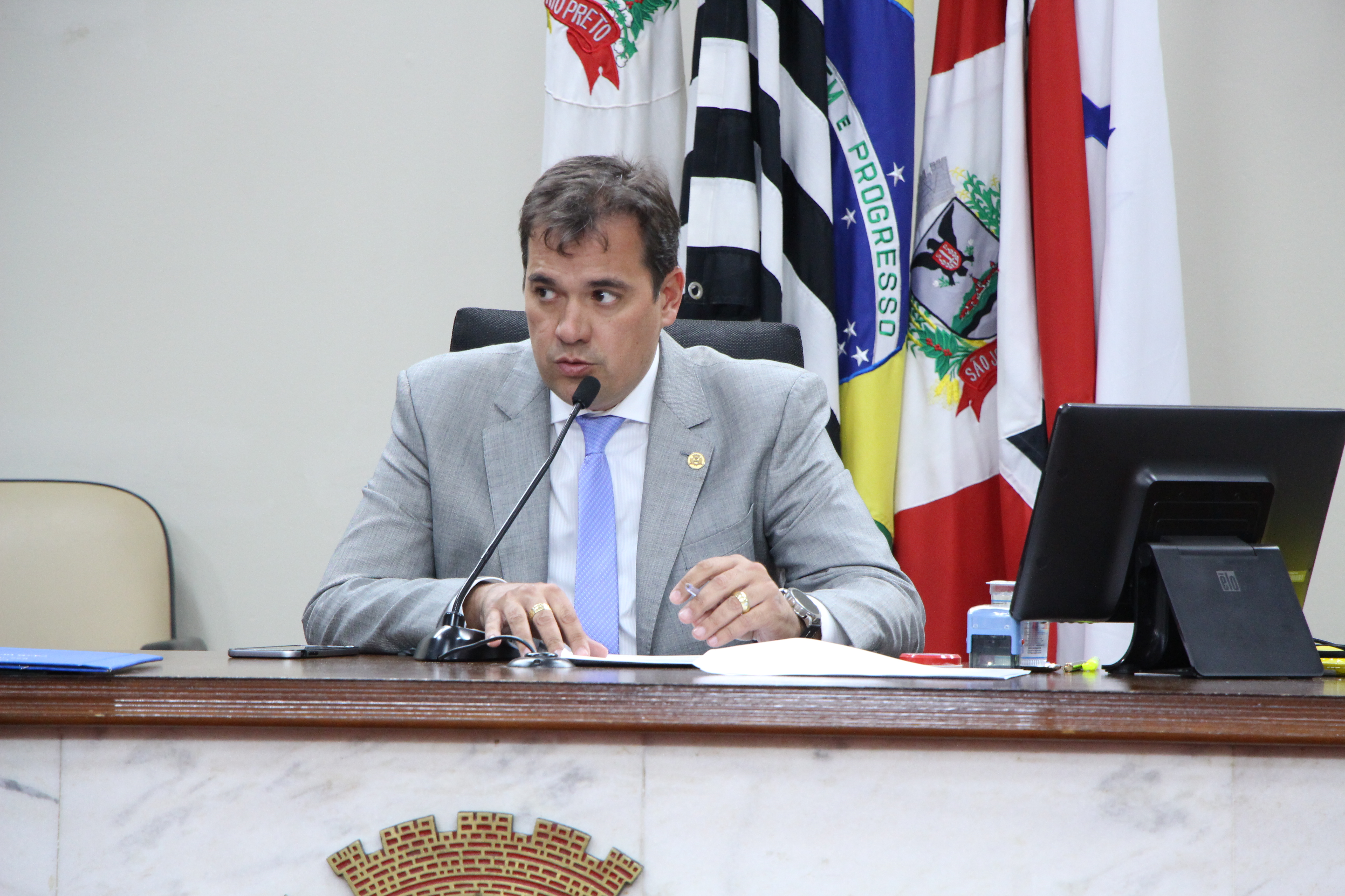 Projeto obriga brigada em mercados e shoppings