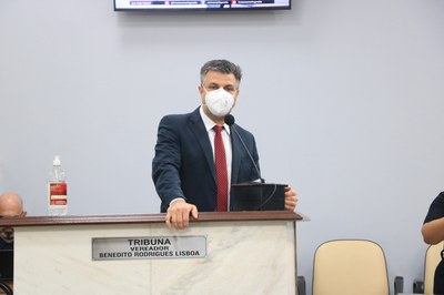 Câmara aprova oito projetos e convocação de secretário