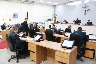 Câmara aprova projetos de IPTU e doação de área para casas populares