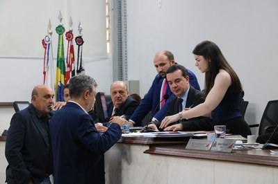 Câmara aprova reajuste salarial para servidores públicos