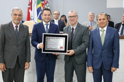 Poder Legislativo concede título de cidadão rio-pretense a Vinholi