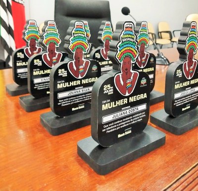 Câmara entrega prêmios "Mulher Negra Destaque"