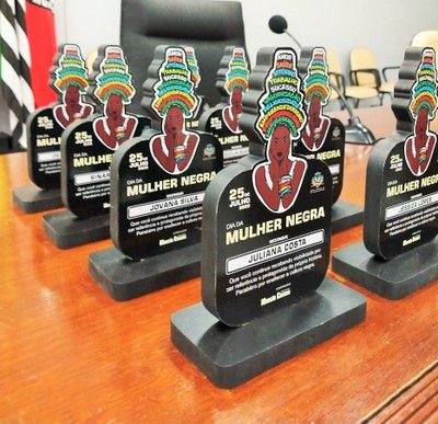 Câmara entrega prêmios "Mulher Negra Destaque"