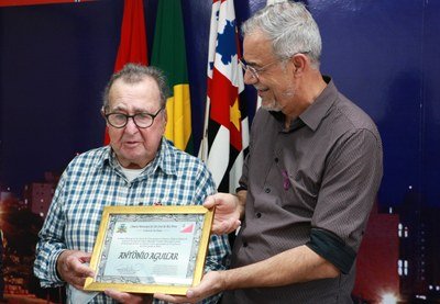 Câmara homenageia Antônio Aguillar, um dos “pais” da Jovem Guarda 