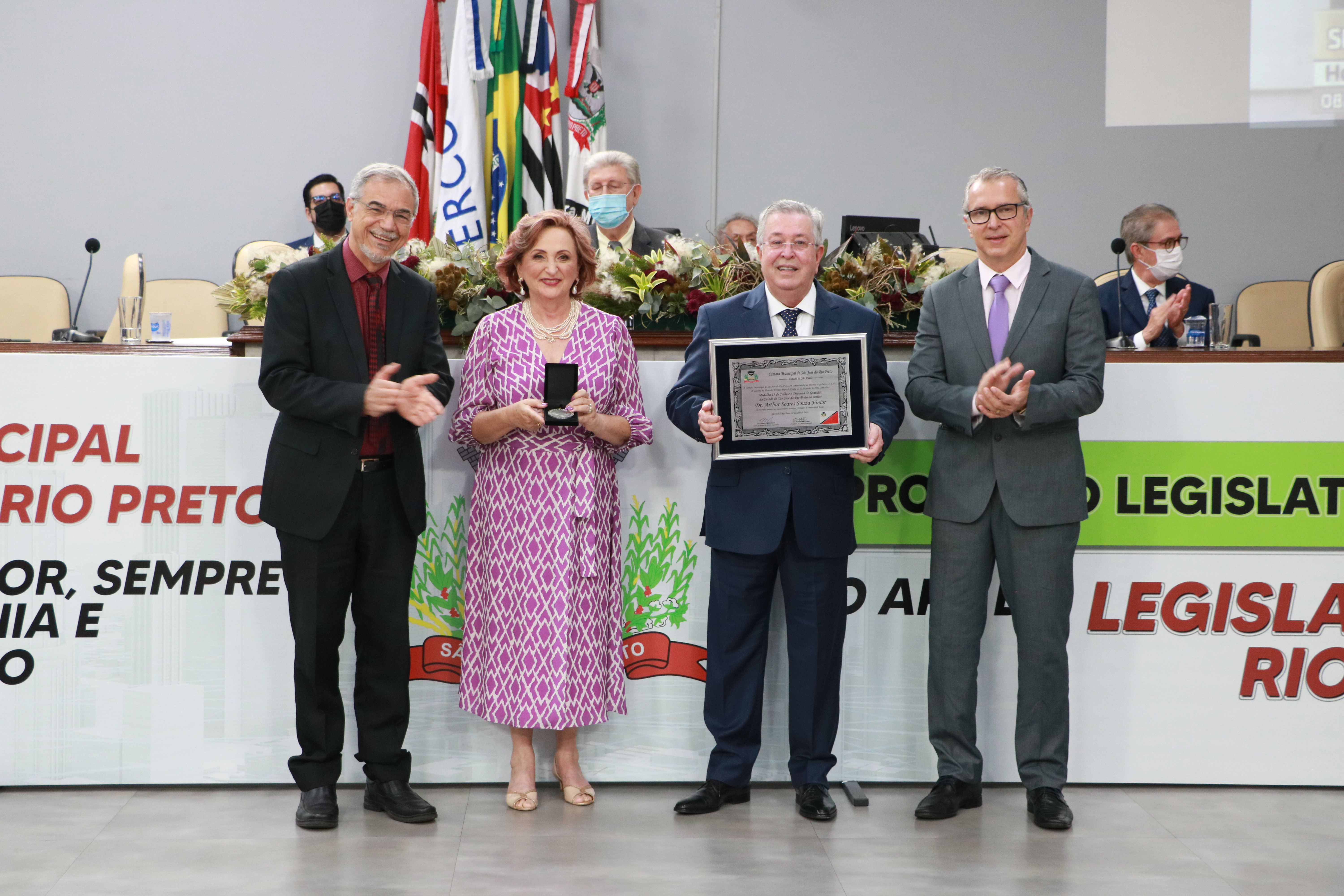 Câmara homenageia médico Arthur Soares