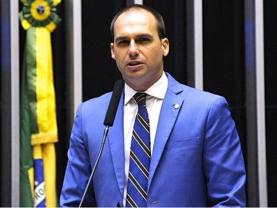 Câmara homenageia Eduardo Bolsonaro e coronel Fábio Cândido