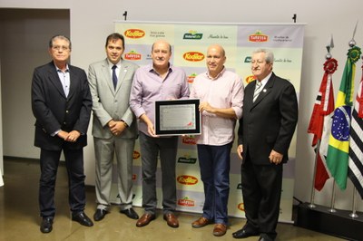 Câmara homenageia Kodilar com título de 'Empresa Cidadã'