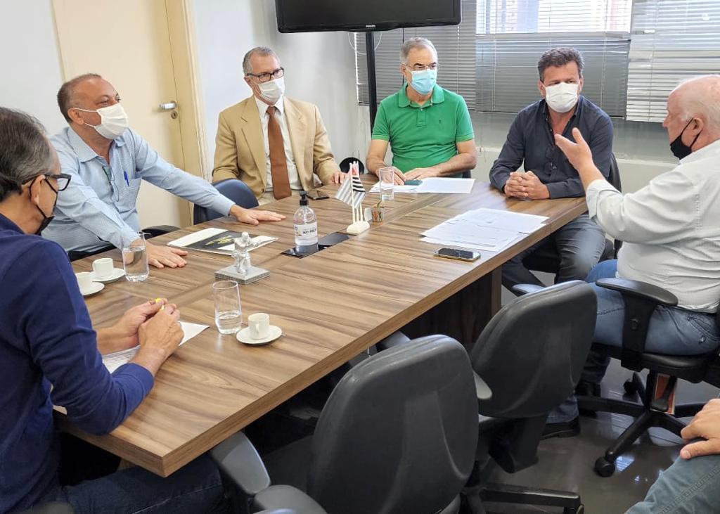 Contração de egressos é tema de reunião