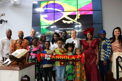 Câmara presta homenagem à comunidade angolana
