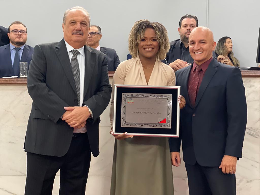 Câmara presta homenagem à coronel Helena Reis