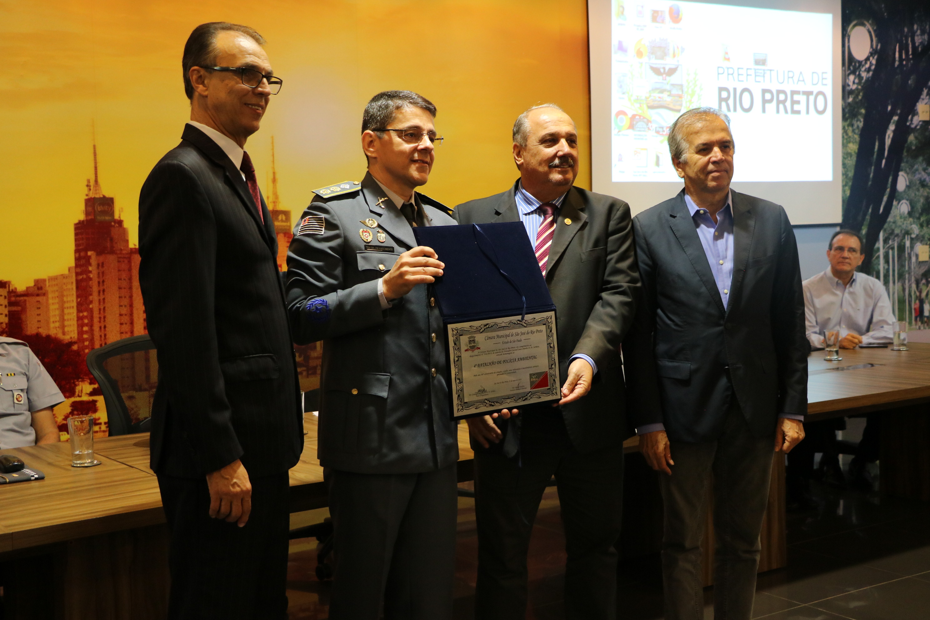 Câmara presta homenagem à Polícia Ambiental