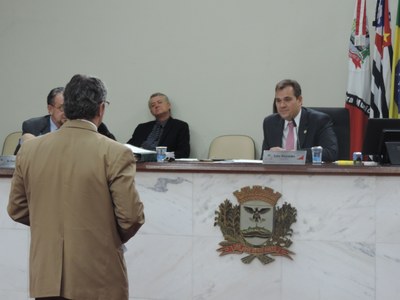 Câmara realiza duas sessões e aprova orçamento para 2016