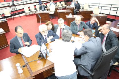 Câmara rejeita projeto que libera construção de postos sem distância mínima