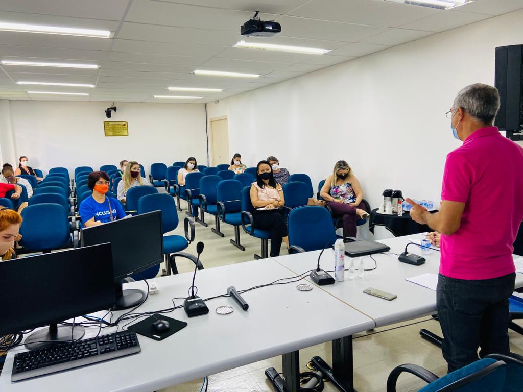 Câmara reúne entidades e mães de portadores de TEA para debate
