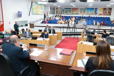 Câmara vota projeto para criação de cargos na Educação