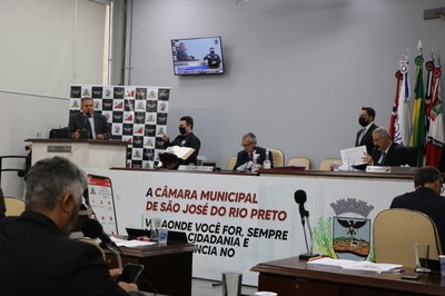 Câmara vota projeto sobre cargos em comissão e gratificações da Prefeitura
