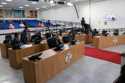 Câmara vota projetos que fixam subsídios de prefeito e vereadores