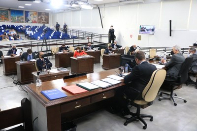 Câmara vota prorrogação de contrato de ônibus