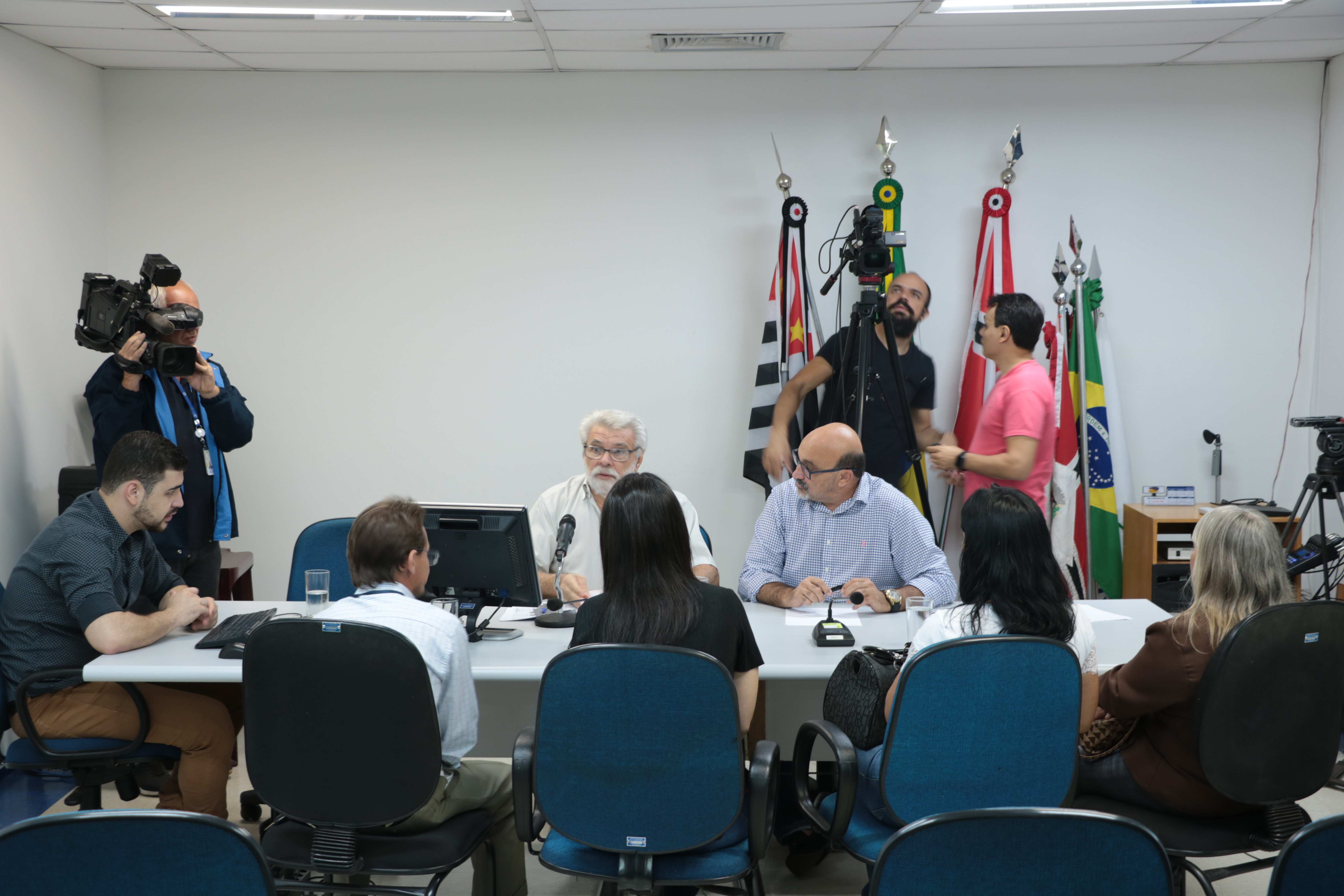 CEI da Emurb faz acareação com servidores