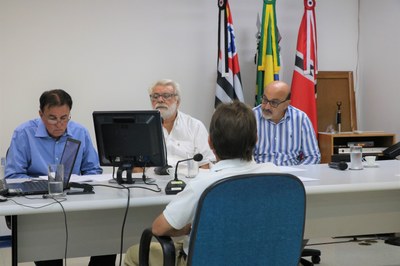 CEI da Emurb ouve chefe da Área Azul