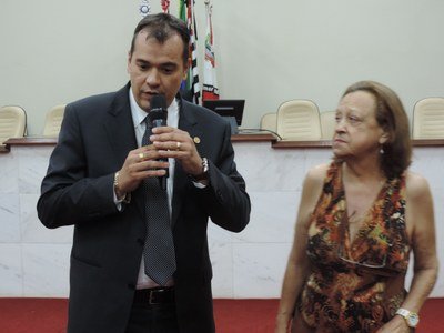 Cerimonialista Olívia Lobo recebe homenagem