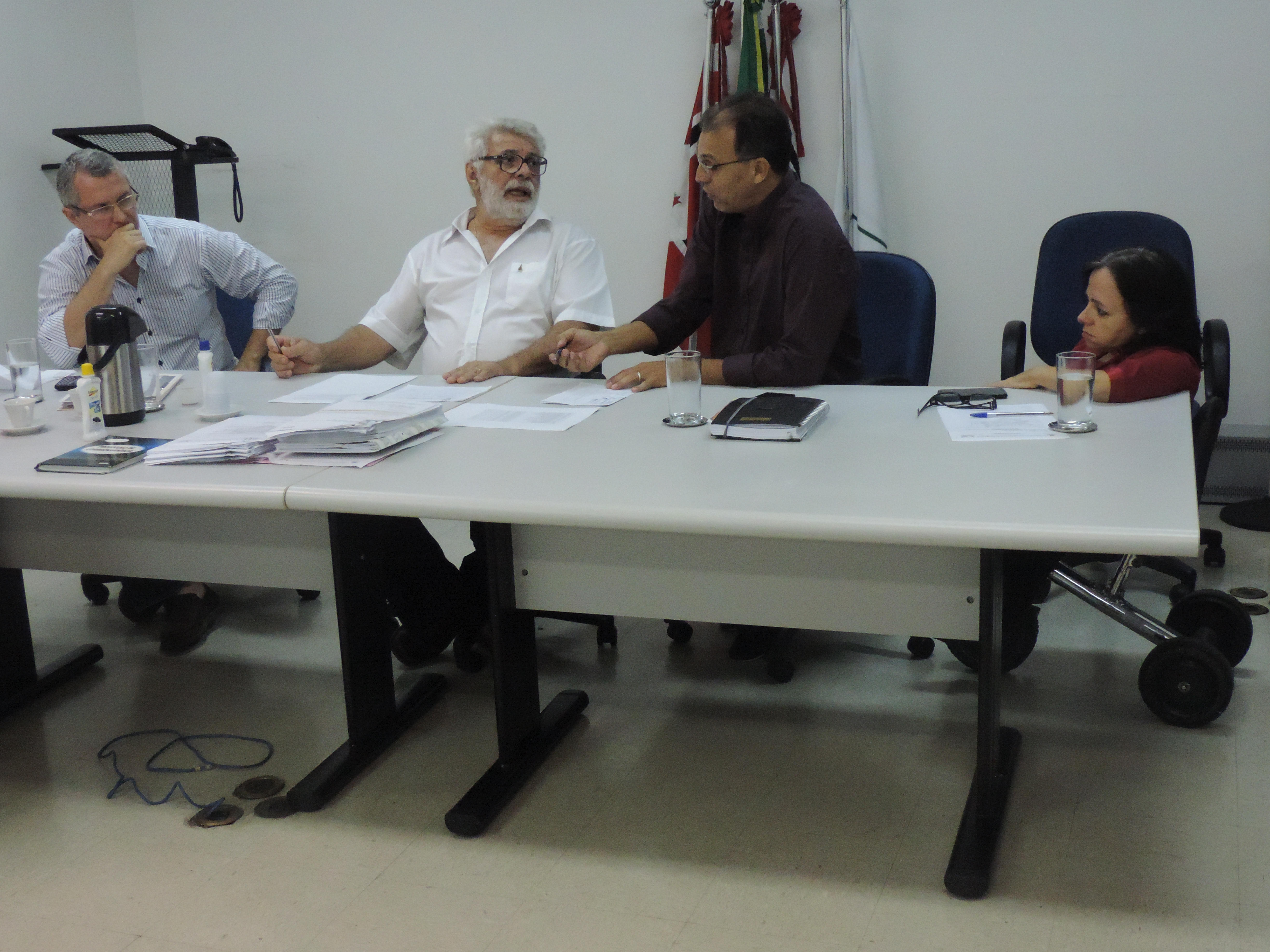 CEV da Habitação convoca representantes da Emcop