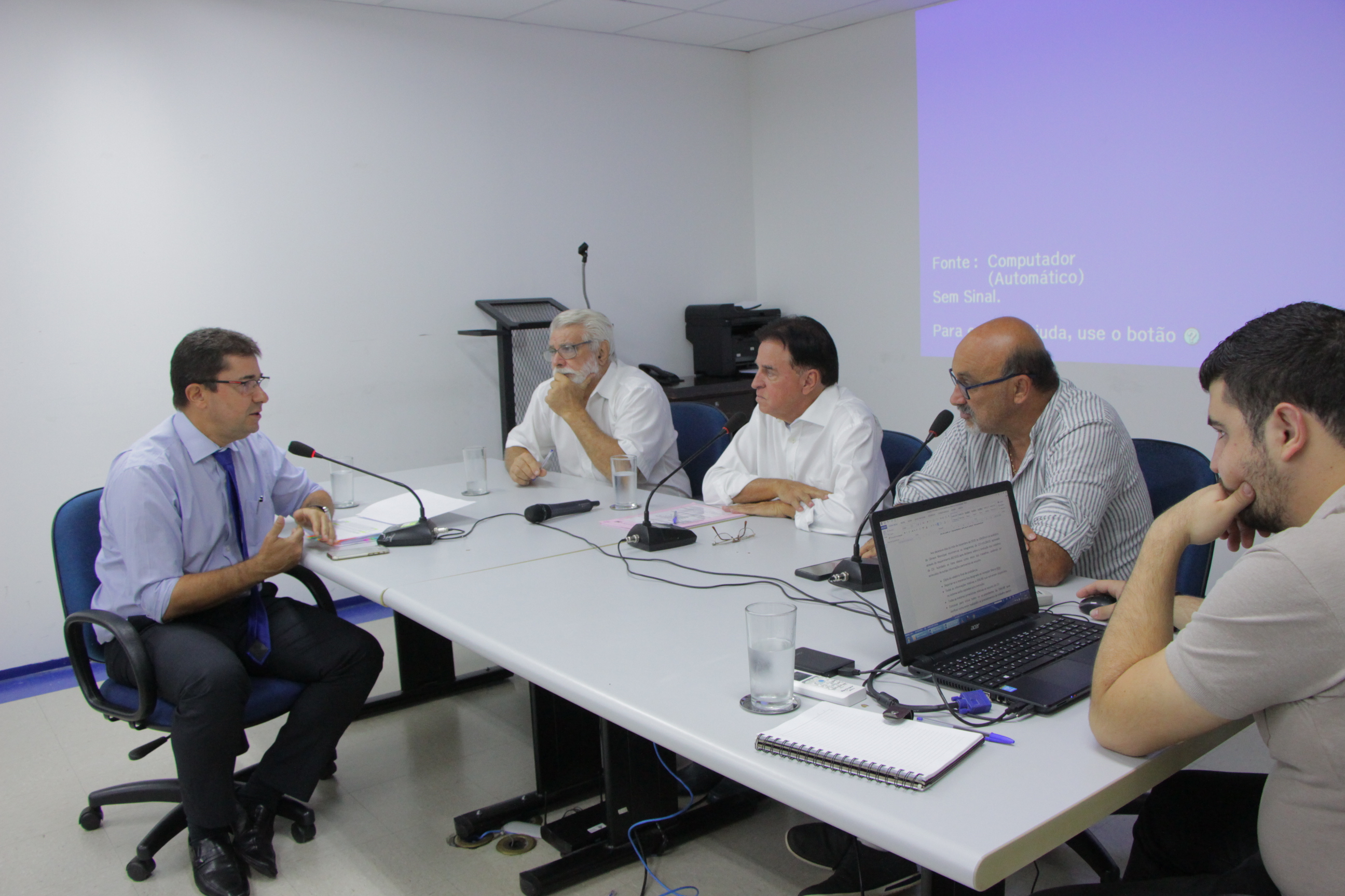 CEV do velório recebe secretário de administração
