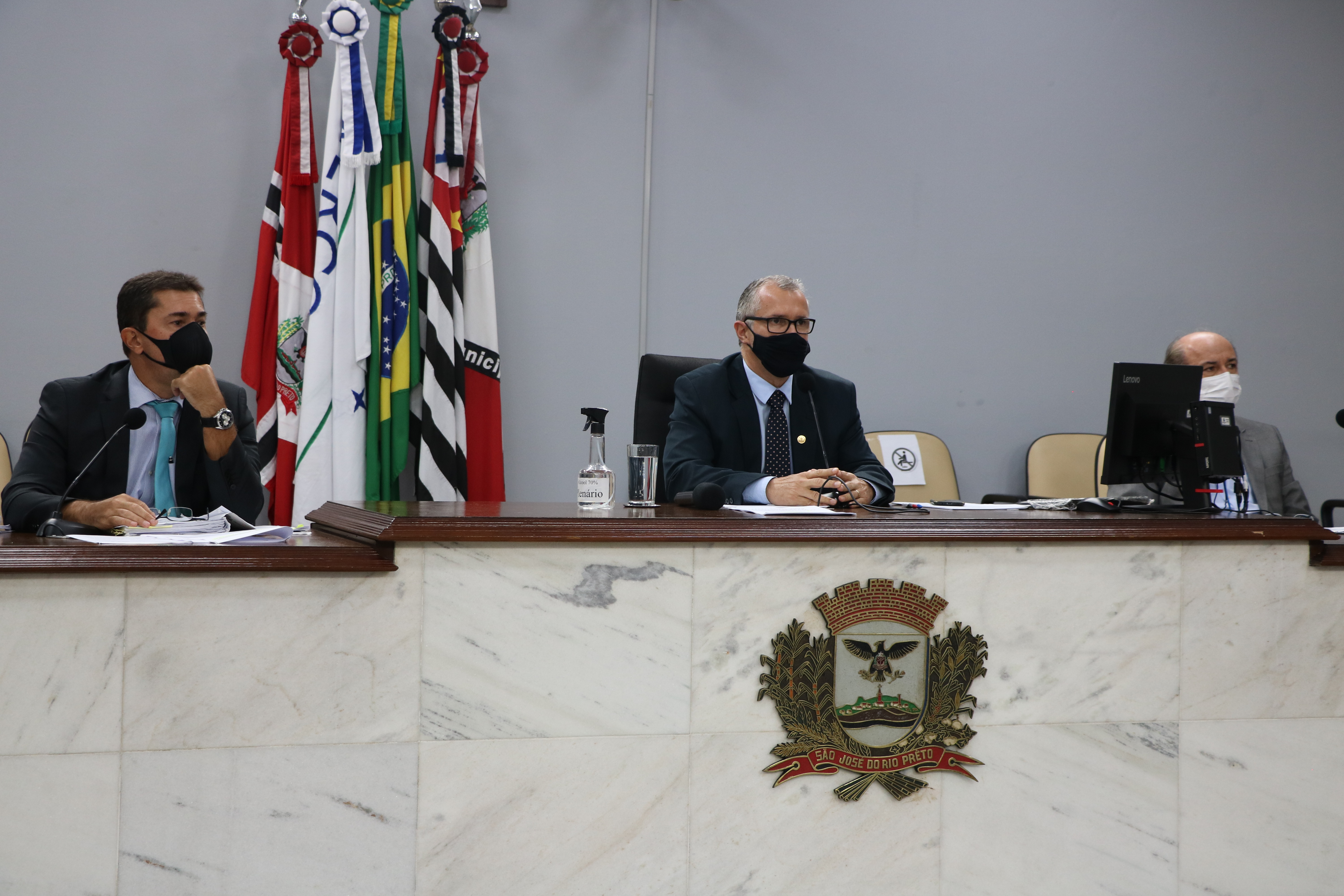 Comissão busca esclarecimentos sobre concurso da Educação