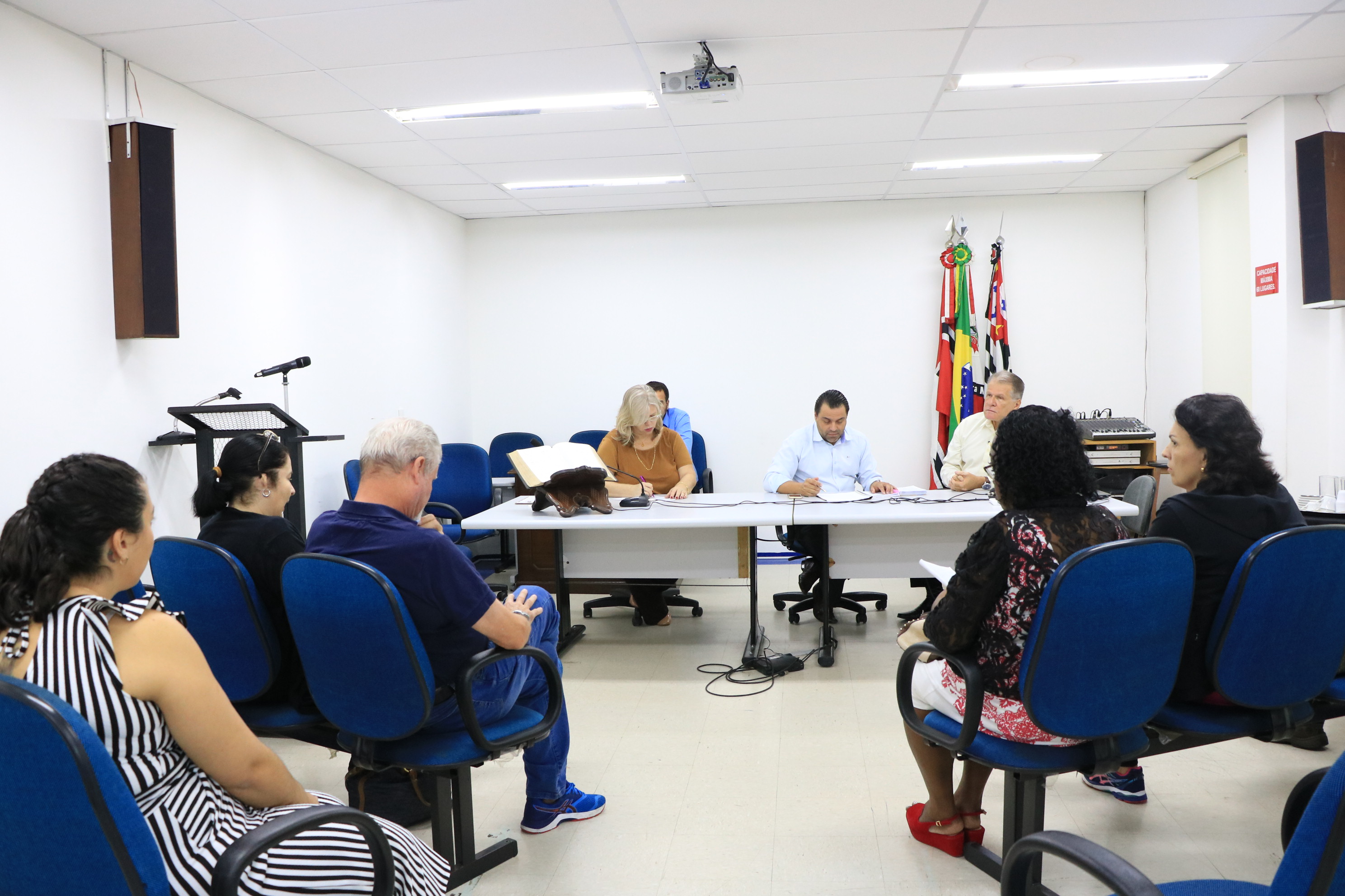 Comissão de Educação faz reunião com funcionários das creches Amor 