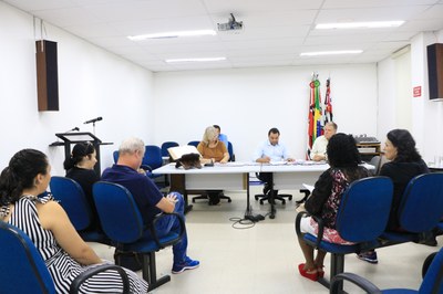 Comissão de Educação faz reunião com funcionários das creches Amor 