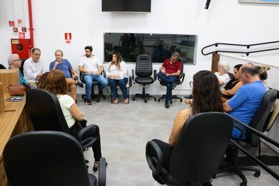 Comissão do Idoso faz reunião com gestores de Lares